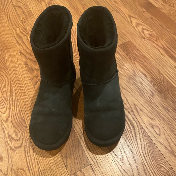 UGG Shoes - Women's size 8 Black Uggs